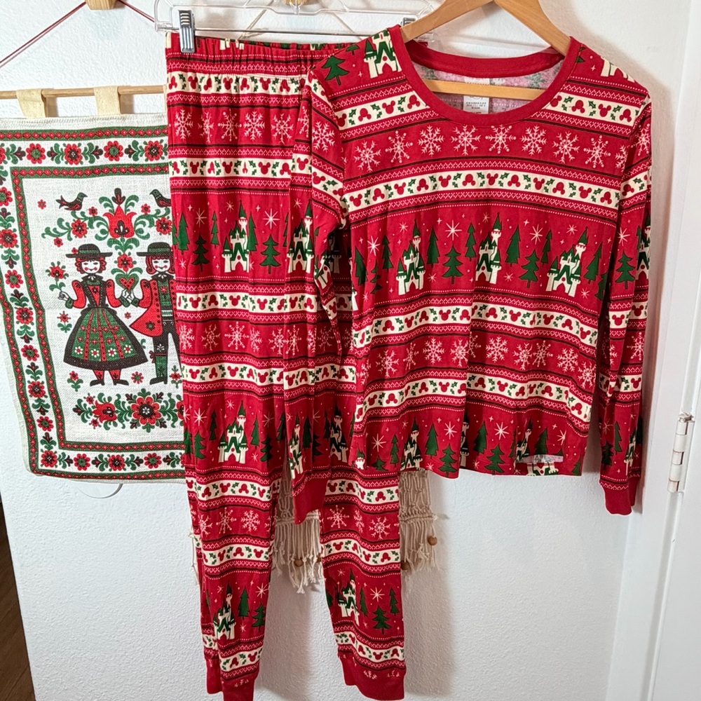 Disney 🏰✨ Fair Isle Red Mickey Magic Disneyland Christmas Castle Pajama Set XS